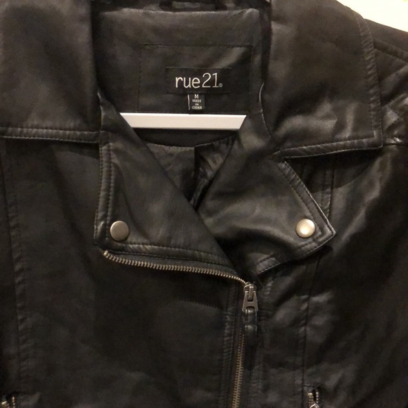 Rue 21 vegan Moto jacket with “quilting” detail on the sleeves. M.  no rips. - Picture 7 of 7